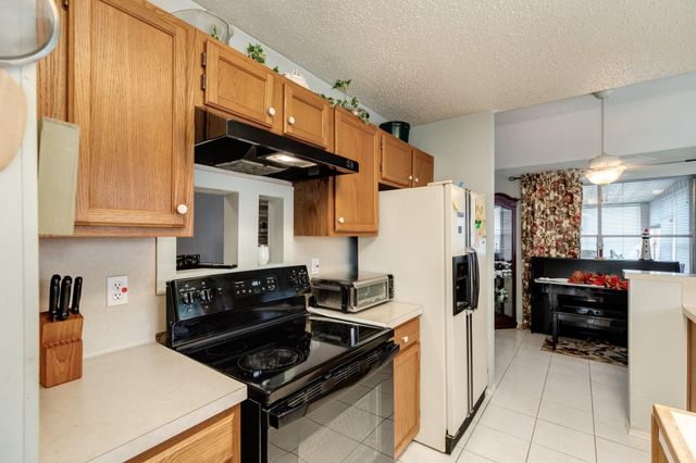 2819 S Peach Hollow Circle, Pearland, TX 77584
