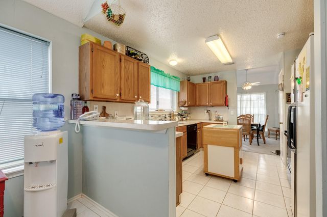2819 S Peach Hollow Circle, Pearland, TX 77584