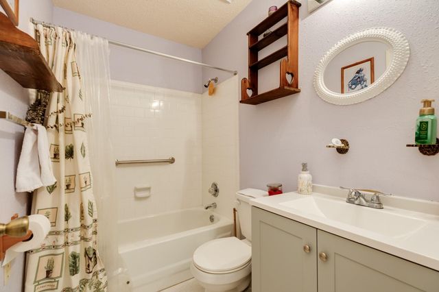 2819 S Peach Hollow Circle, Pearland, TX 77584