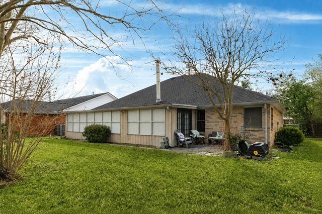 2819 S Peach Hollow Circle, Pearland, TX 77584