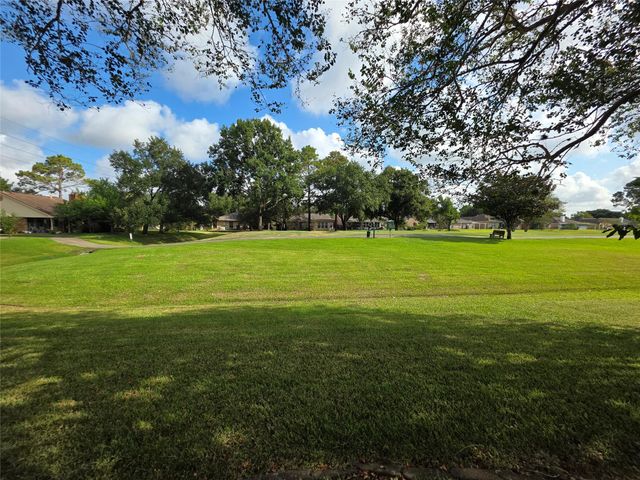 2819 S Peach Hollow Circle, Pearland, TX 77584
