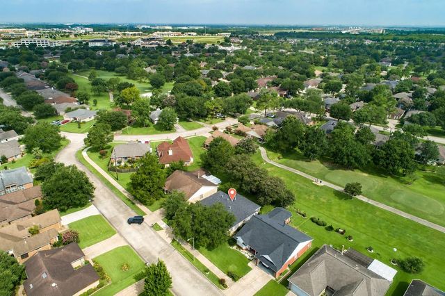 2819 S Peach Hollow Circle, Pearland, TX 77584