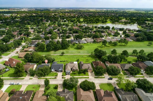 2819 S Peach Hollow Circle, Pearland, TX 77584