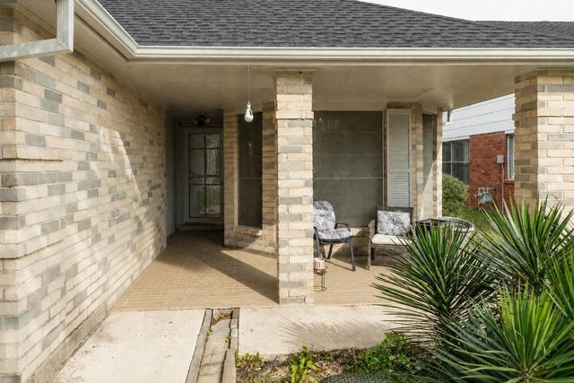 2819 S Peach Hollow Circle, Pearland, TX 77584