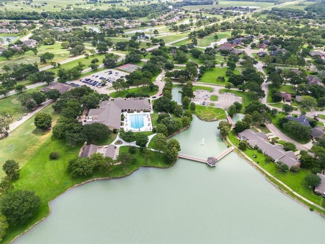 2819 S Peach Hollow Circle, Pearland, TX 77584
