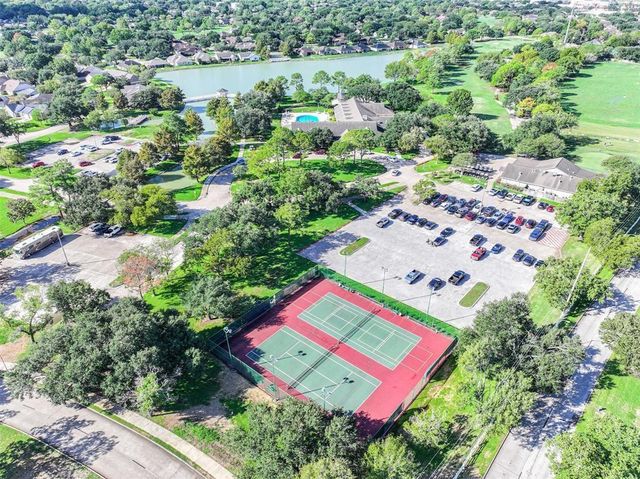2819 S Peach Hollow Circle, Pearland, TX 77584