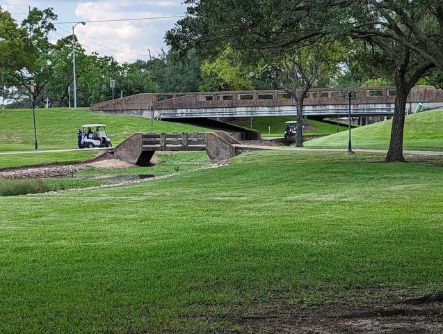 2819 S Peach Hollow Circle, Pearland, TX 77584