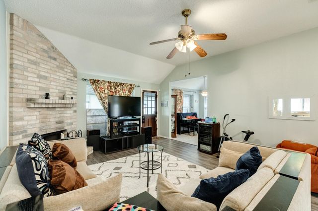 2819 S Peach Hollow Circle, Pearland, TX 77584