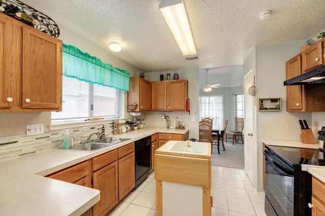 2819 S Peach Hollow Circle, Pearland, TX 77584