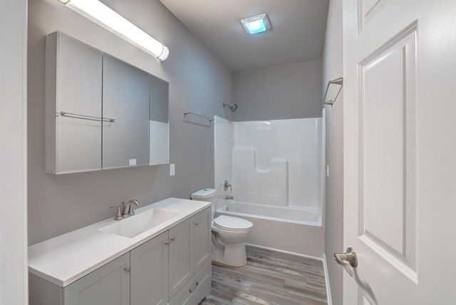 632 W Delavan Drive, Janesville, WI 53548