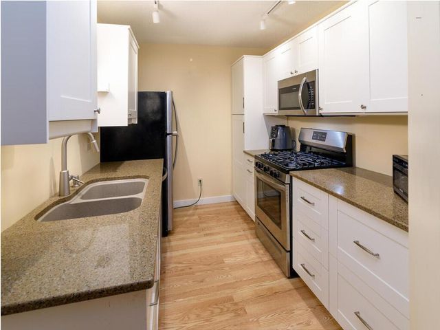 11818 Dunhill Road, Eden Prairie, MN 55344