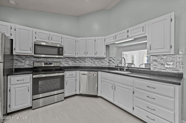 725 Stonewall Avenue, Jacksonville, NC 28540