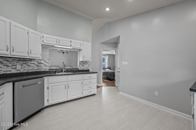 725 Stonewall Avenue, Jacksonville, NC 28540