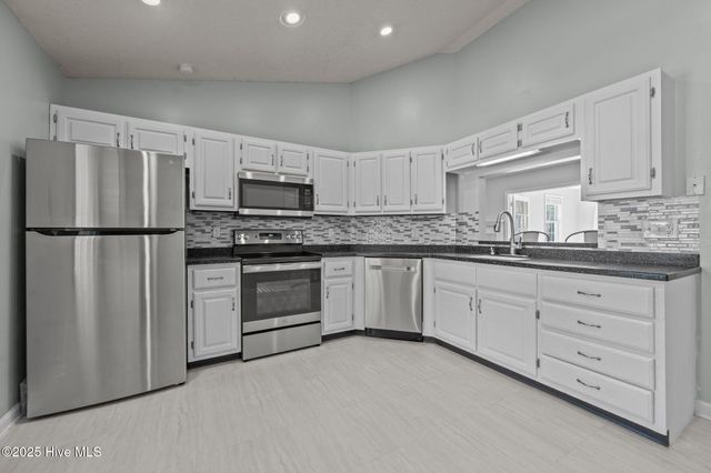 725 Stonewall Avenue, Jacksonville, NC 28540