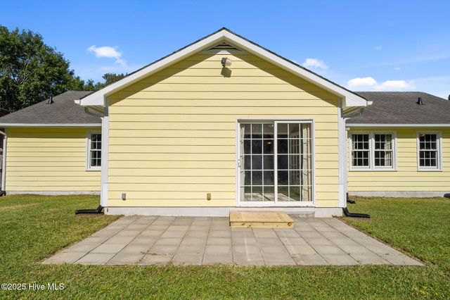 725 Stonewall Avenue, Jacksonville, NC 28540
