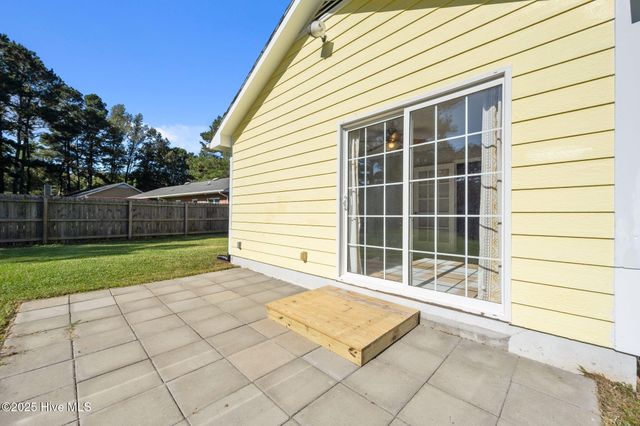 725 Stonewall Avenue, Jacksonville, NC 28540