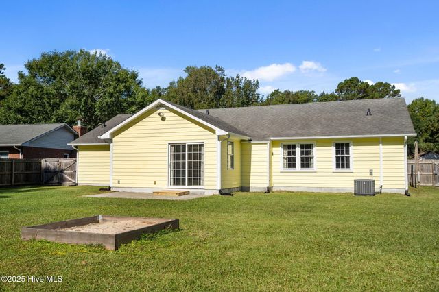 725 Stonewall Avenue, Jacksonville, NC 28540
