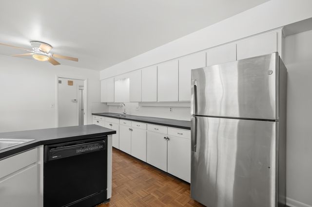 2702 Mockingbird Drive, Kalamazoo, MI 49008