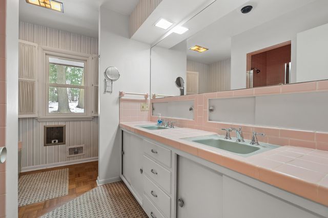 2702 Mockingbird Drive, Kalamazoo, MI 49008