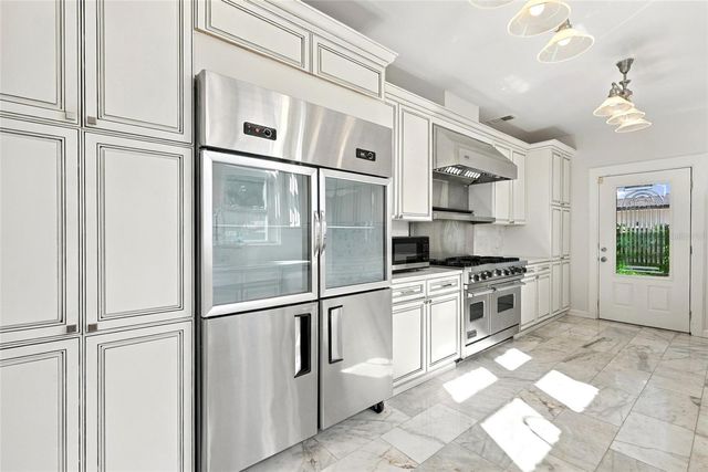 955 39TH AVENUE N, St Petersburg, FL 33703