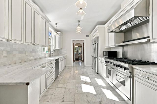 955 39TH AVENUE N, St Petersburg, FL 33703