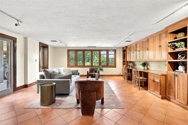 955 39TH AVENUE N, St Petersburg, FL 33703