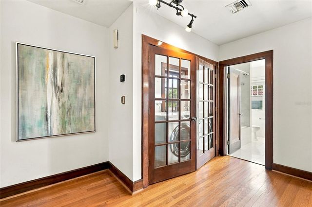 955 39TH AVENUE N, St Petersburg, FL 33703