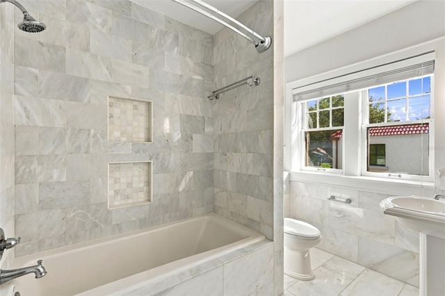 955 39TH AVENUE N, St Petersburg, FL 33703