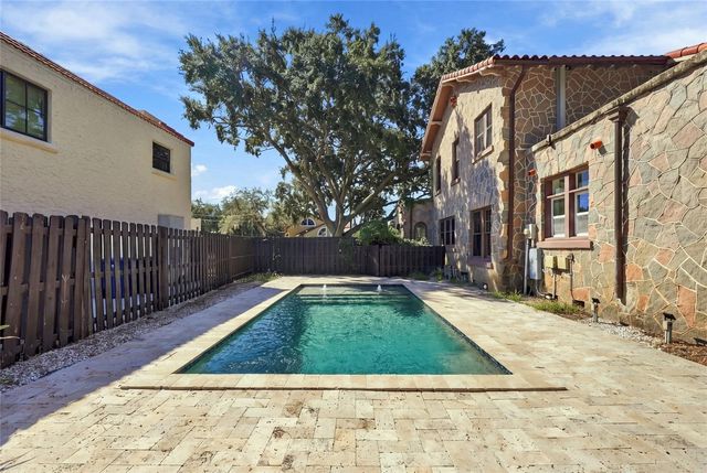 955 39TH AVENUE N, St Petersburg, FL 33703