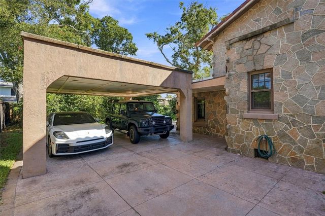 955 39TH AVENUE N, St Petersburg, FL 33703