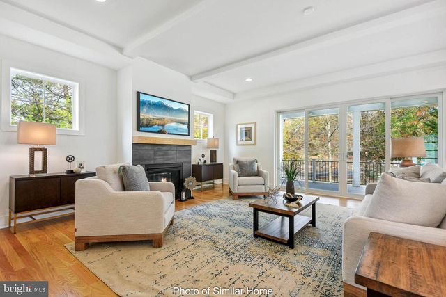 7703 LUNCEFORD LN, Falls Church, VA 22043