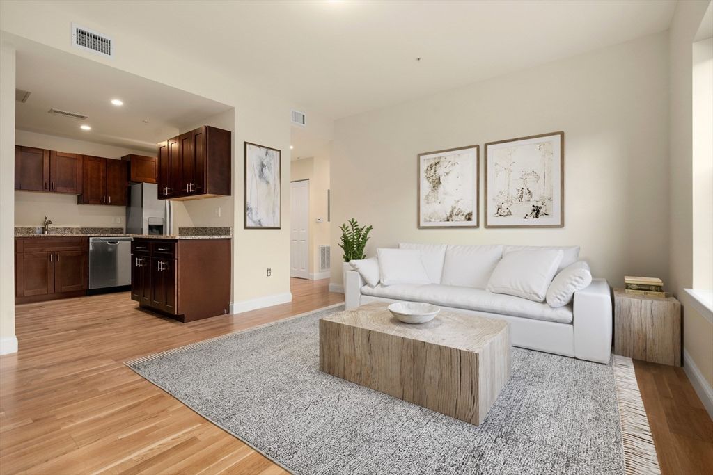 16 Peterborough 102, Boston, MA 02215