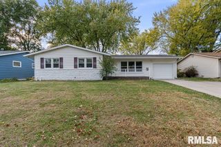 1718 FAIRMEADOWS Drive, Bettendorf, IA 52722