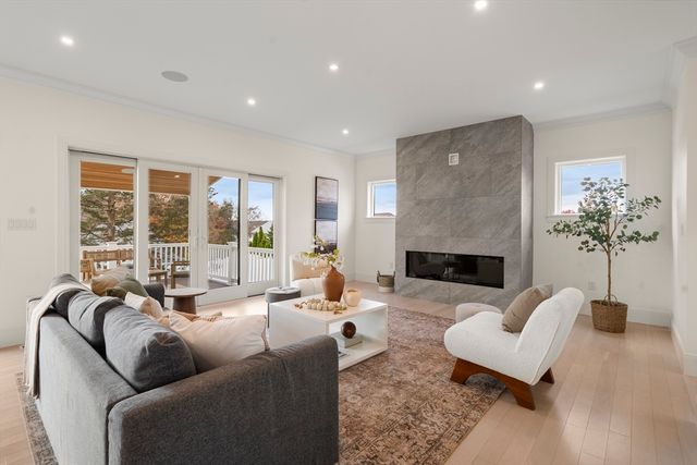 24 Mt Zion Rd, Melrose, MA 02176