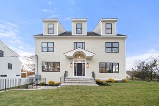 24 Mt Zion Rd, Melrose, MA 02176