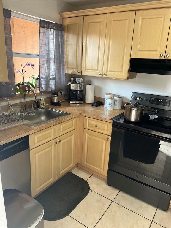 4331 W 11th Ln 65, Hialeah, FL 33012