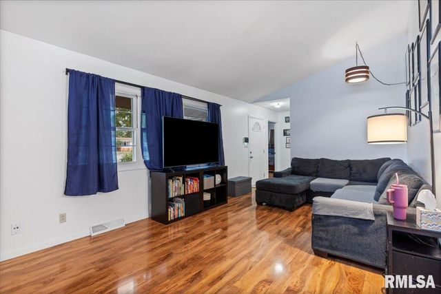 123 Dickinson Road, Springfield, IL 62704