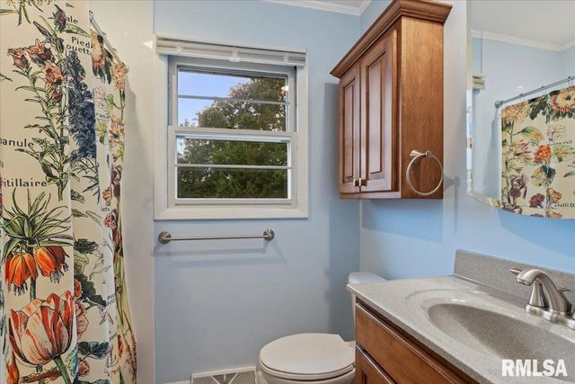 123 Dickinson Road, Springfield, IL 62704