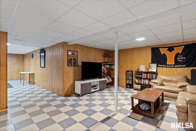 123 Dickinson Road, Springfield, IL 62704