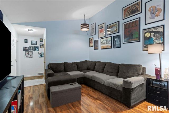 123 Dickinson Road, Springfield, IL 62704