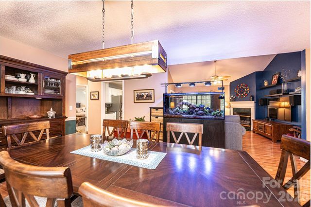 1238 Pennwood Drive, Hickory, NC 28602