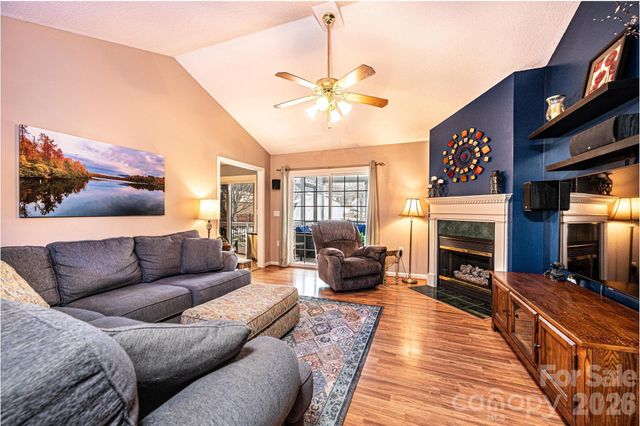 1238 Pennwood Drive, Hickory, NC 28602