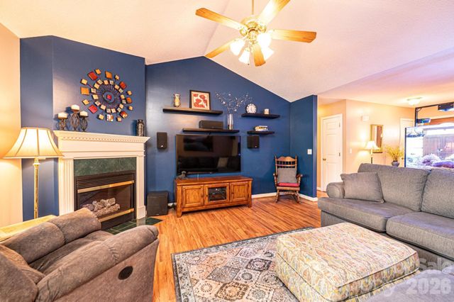 1238 Pennwood Drive, Hickory, NC 28602