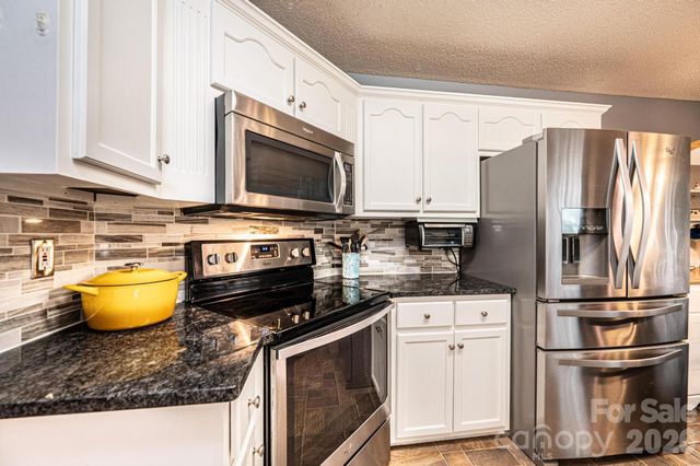 1238 Pennwood Drive, Hickory, NC 28602