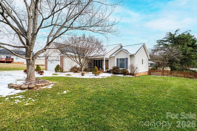 1238 Pennwood Drive, Hickory, NC 28602