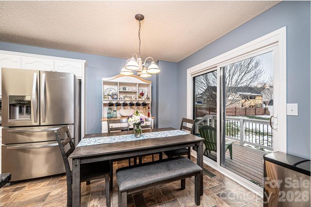 1238 Pennwood Drive, Hickory, NC 28602