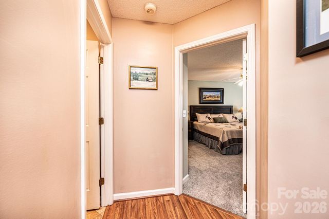 1238 Pennwood Drive, Hickory, NC 28602