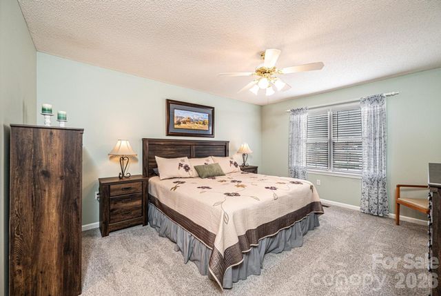 1238 Pennwood Drive, Hickory, NC 28602