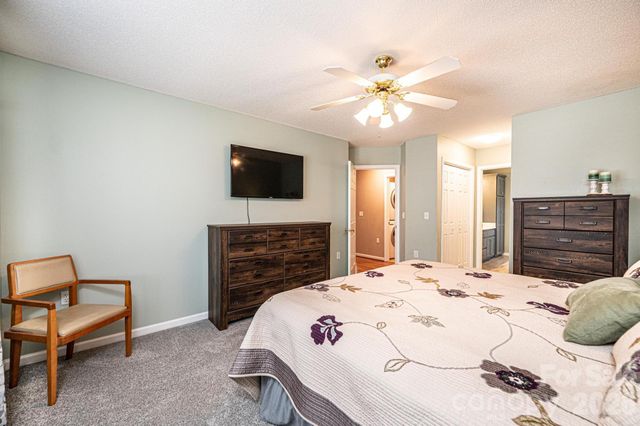 1238 Pennwood Drive, Hickory, NC 28602