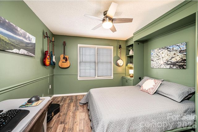 1238 Pennwood Drive, Hickory, NC 28602